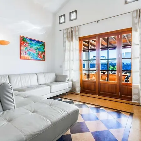 Playa Blanca Sleeps 6 Pool Air Con Wifi