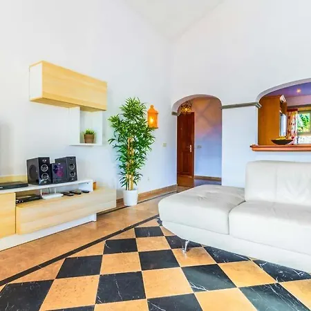 Playa Blanca Sleeps 6 Pool Air Con Wifi