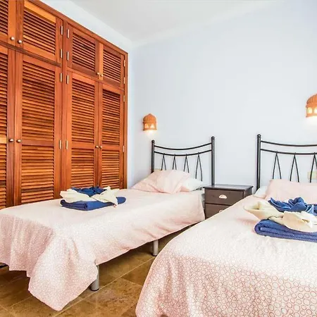Playa Blanca Sleeps 6 Pool Air Con Wifi *